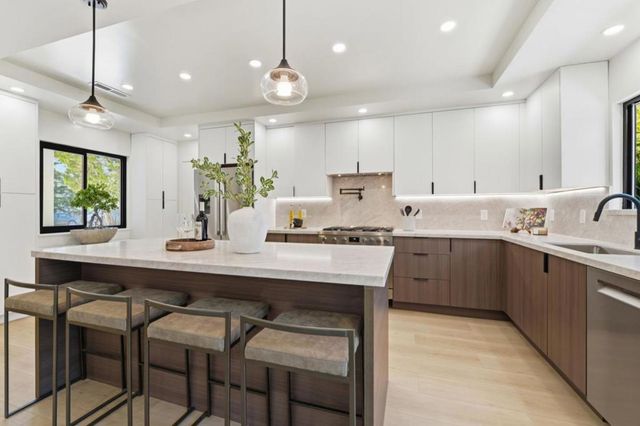 2464 Carolina Avenue, Redwood City, CA 94061