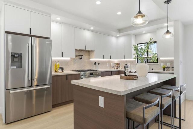 2464 Carolina Avenue, Redwood City, CA 94061