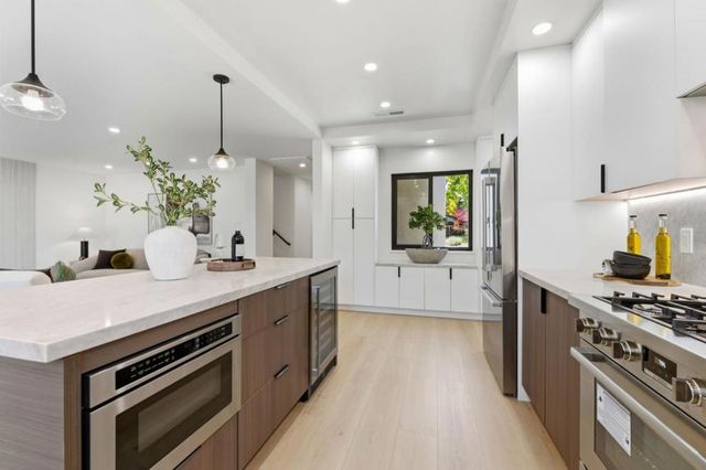 2464 Carolina Avenue, Redwood City, CA 94061