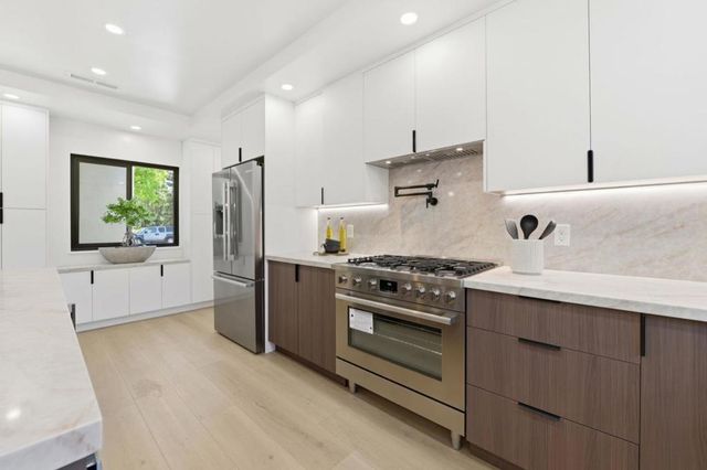 2464 Carolina Avenue, Redwood City, CA 94061
