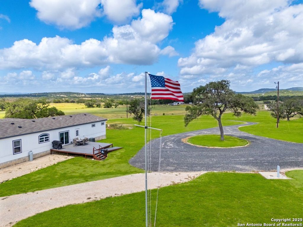6837 state highway 173, Bandera, TX 78003