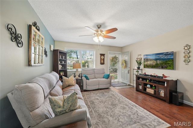 8869 Flamingo Court, St Louis, MO 63144