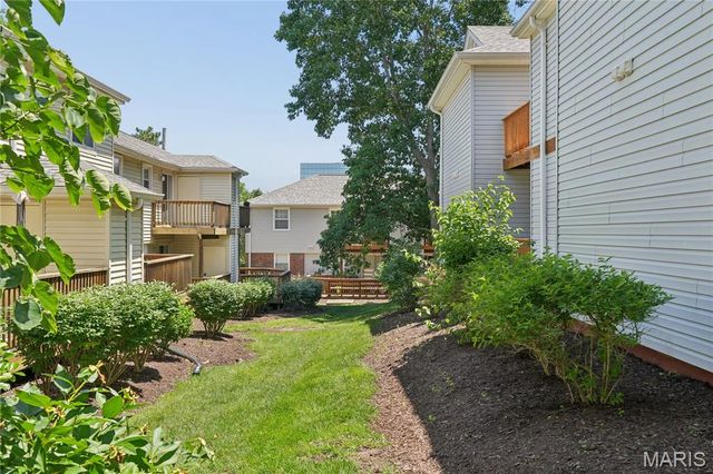 8869 Flamingo Court, St Louis, MO 63144