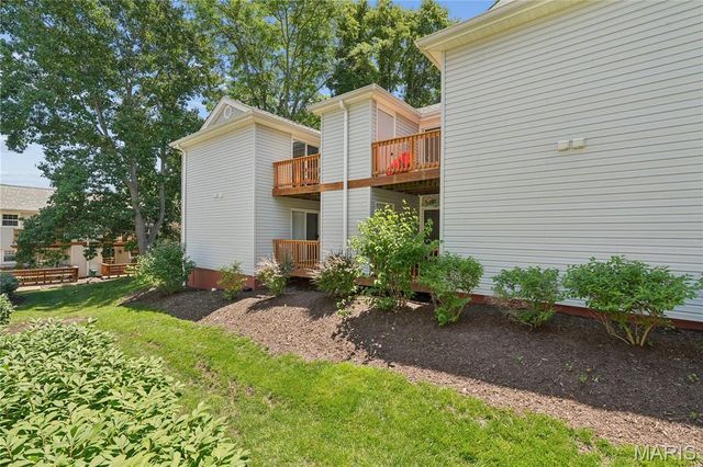8869 Flamingo Court, St Louis, MO 63144