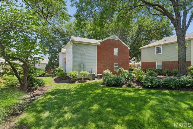 8869 Flamingo Court, St Louis, MO 63144