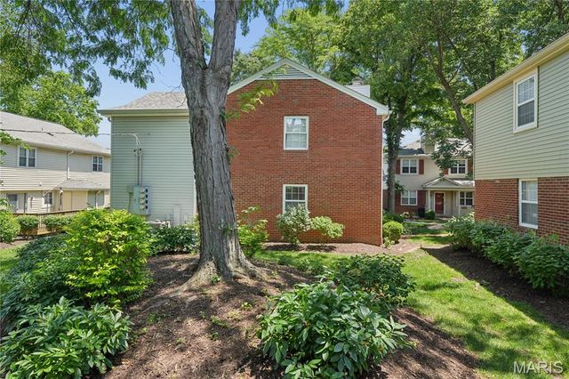 8869 Flamingo Court, St Louis, MO 63144