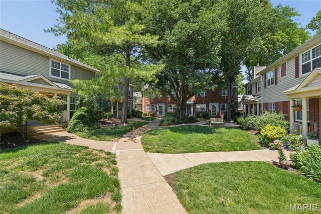 8869 Flamingo Court, St Louis, MO 63144