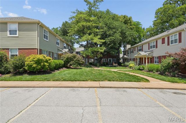 8869 Flamingo Court, St Louis, MO 63144