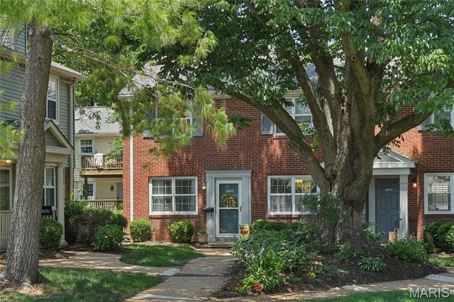 8869 Flamingo Court, St Louis, MO 63144