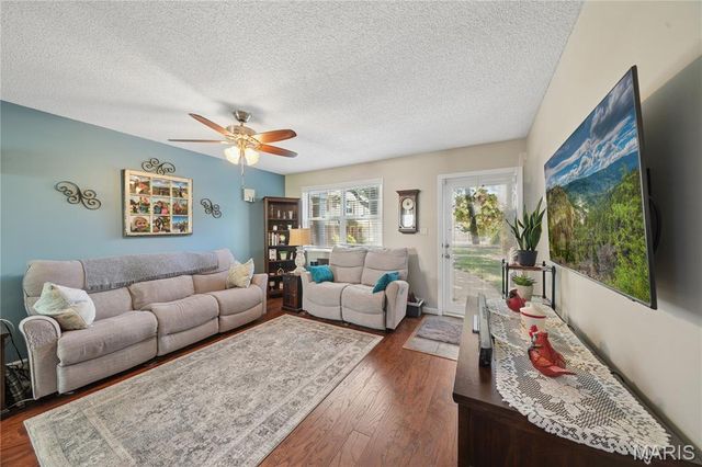 8869 Flamingo Court, St Louis, MO 63144