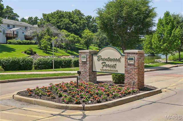8869 Flamingo Court, St Louis, MO 63144