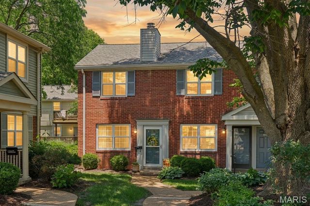 8869 Flamingo Court, St Louis, MO 63144