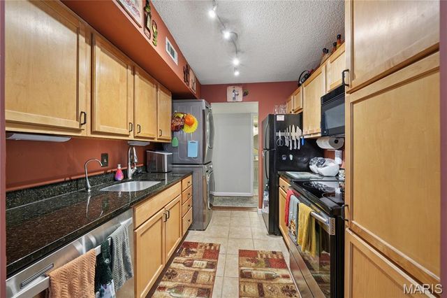 8869 Flamingo Court, St Louis, MO 63144