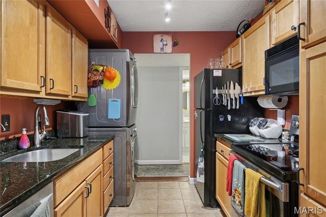 8869 Flamingo Court, St Louis, MO 63144
