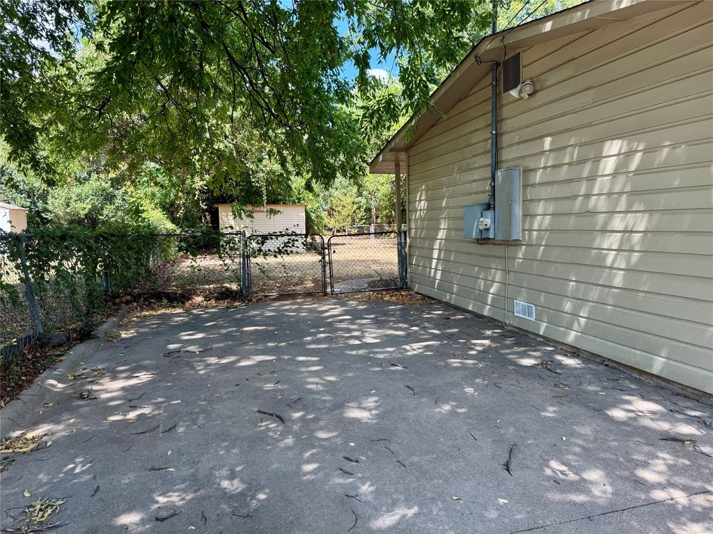 1013 Wilshire Boulevard, Arlington, TX 76012 — photo 3