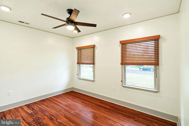 191 CRABTREE DR, Levittown, PA 19055
