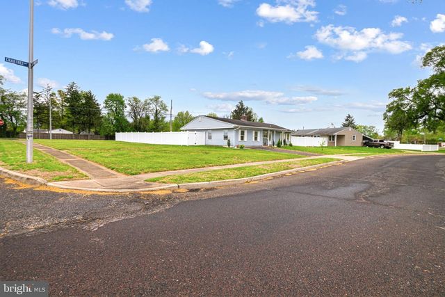 191 CRABTREE DR, Levittown, PA 19055