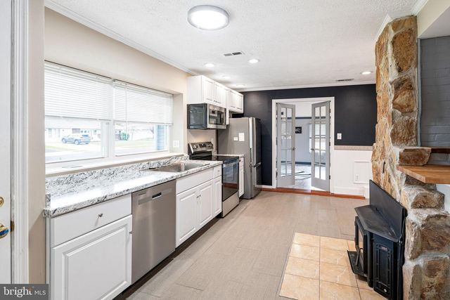 191 CRABTREE DR, Levittown, PA 19055