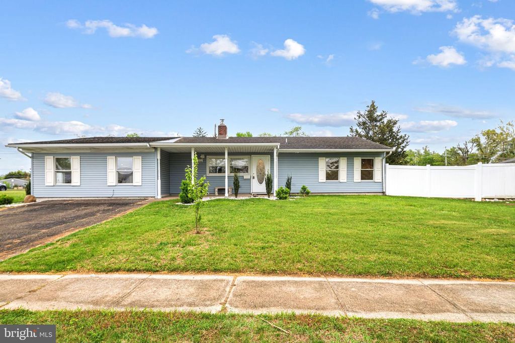 191 CRABTREE DR, Levittown, PA 19055
