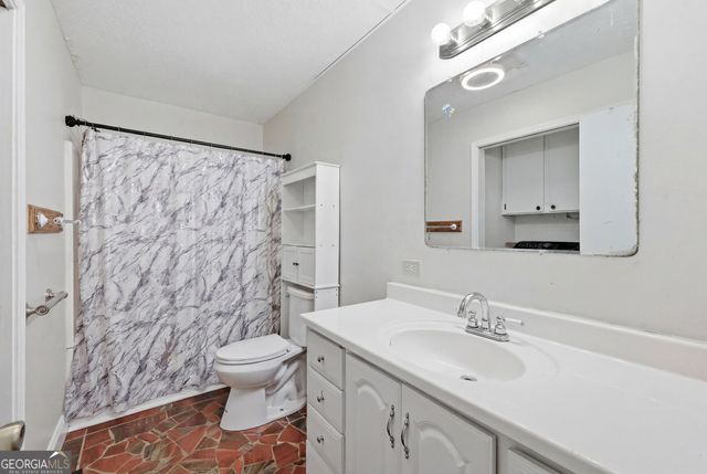1042 Lakeland Drive, Toccoa, GA 30577
