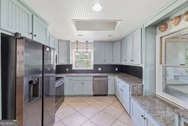 1042 Lakeland Drive, Toccoa, GA 30577