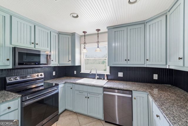 1042 Lakeland Drive, Toccoa, GA 30577