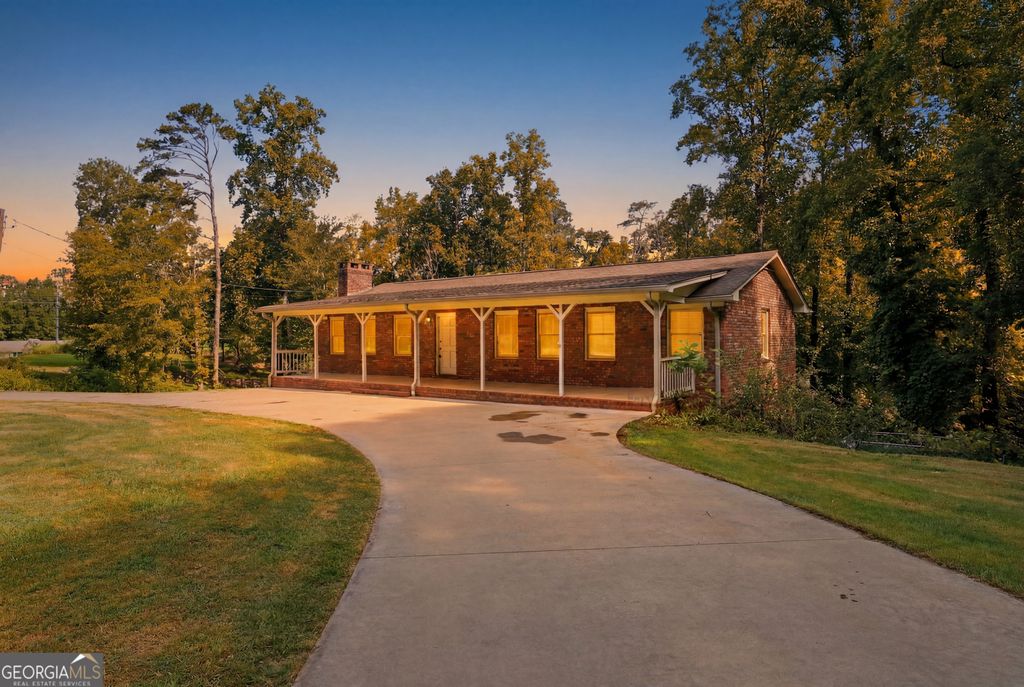 1042 Lakeland Drive, Toccoa, GA 30577