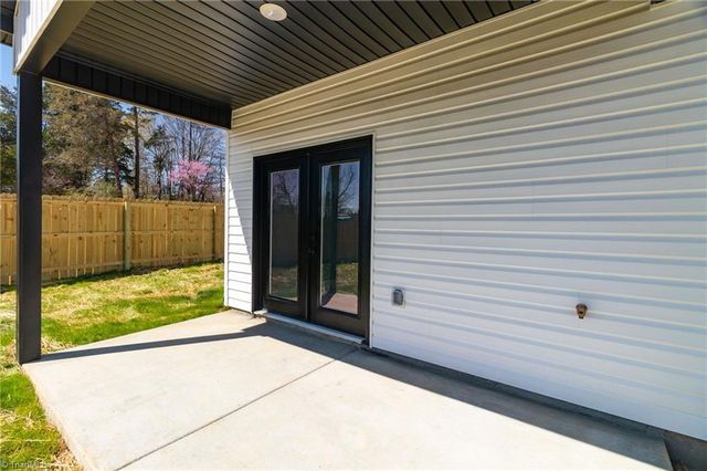 5242 Shattalon Drive, Winston-salem, NC 27106