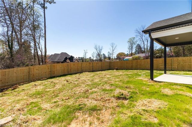 5242 Shattalon Drive, Winston-salem, NC 27106