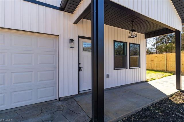 5242 Shattalon Drive, Winston-salem, NC 27106