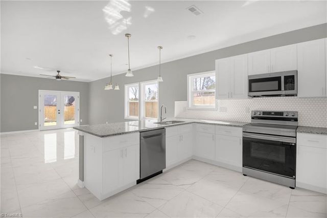 5242 Shattalon Drive, Winston-salem, NC 27106