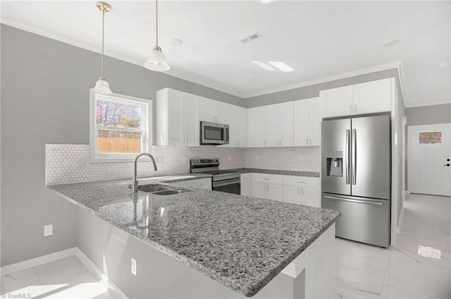 5242 Shattalon Drive, Winston-salem, NC 27106