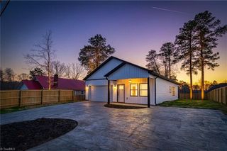 5242 Shattalon Drive, Winston-salem, NC 27106