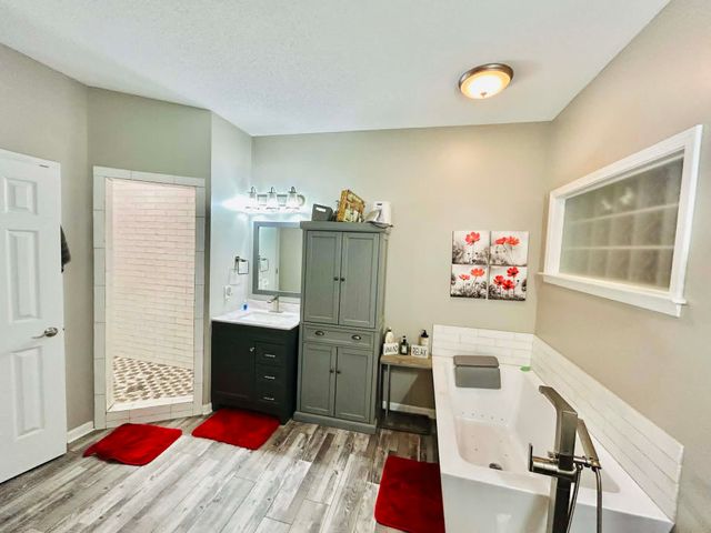 4702 MOLSONWOOD DR, Bartlett, TN 38135