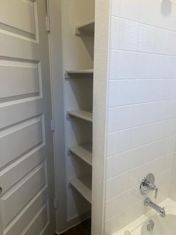 217 GREENS BAYOU TRL, Hutto, TX 78634