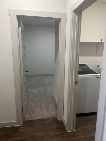 217 GREENS BAYOU TRL, Hutto, TX 78634