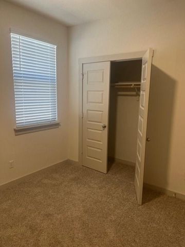 217 GREENS BAYOU TRL, Hutto, TX 78634