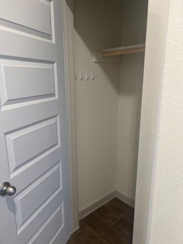 217 GREENS BAYOU TRL, Hutto, TX 78634