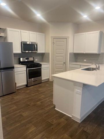 217 GREENS BAYOU TRL, Hutto, TX 78634