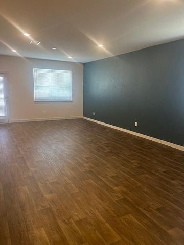 217 GREENS BAYOU TRL, Hutto, TX 78634