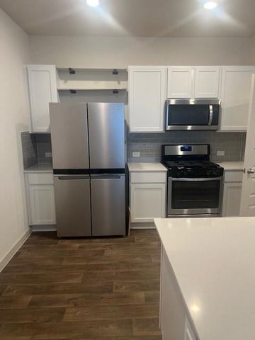 217 GREENS BAYOU TRL, Hutto, TX 78634