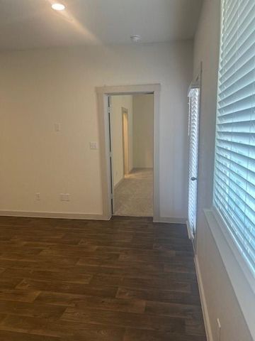 217 GREENS BAYOU TRL, Hutto, TX 78634