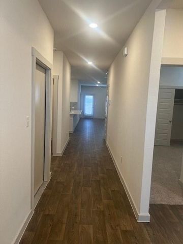 217 GREENS BAYOU TRL, Hutto, TX 78634