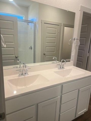 217 GREENS BAYOU TRL, Hutto, TX 78634