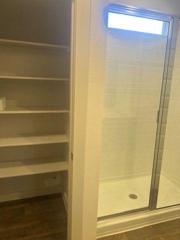 217 GREENS BAYOU TRL, Hutto, TX 78634