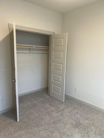 217 GREENS BAYOU TRL, Hutto, TX 78634