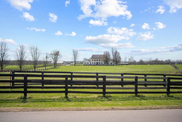 3600 Briar Hill Road, Lexington, KY 40516