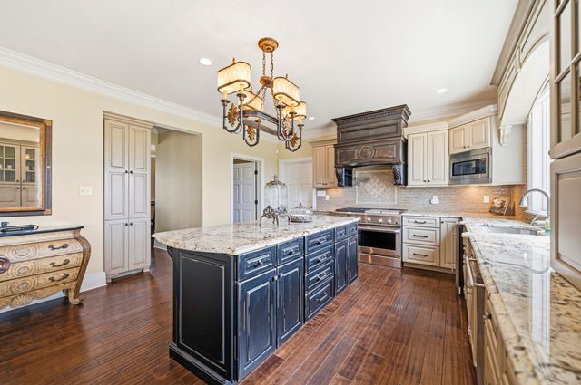 3600 Briar Hill Road, Lexington, KY 40516