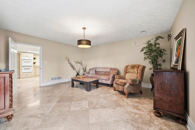 3600 Briar Hill Road, Lexington, KY 40516