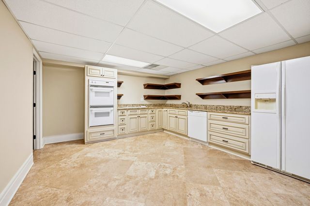 3600 Briar Hill Road, Lexington, KY 40516